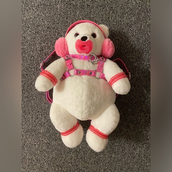 NEW Club Exx Frosty cuddle baby bear backpack - Picture 1 of 8